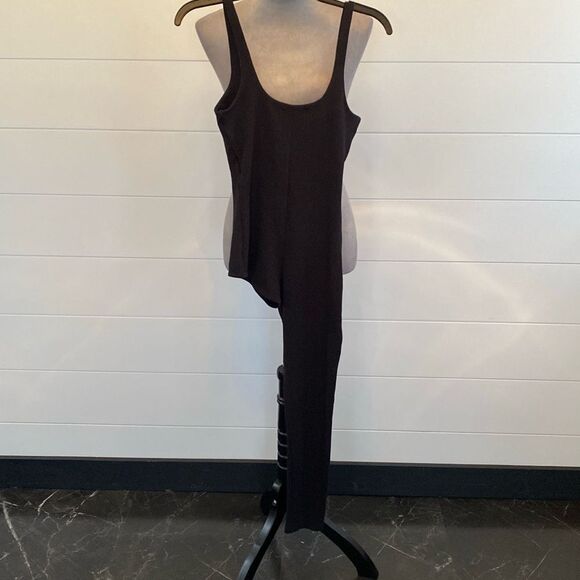 Zara Asymmetrical Leg
Jumpsuit Medium - Picture 4 of 7